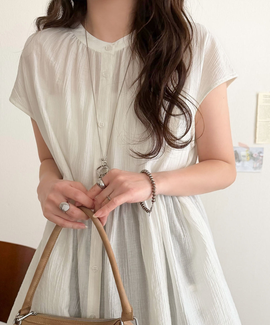 涼しげシアー×ふんわりペプラムで華やぐ一枚。ペプラムフレンチシアー