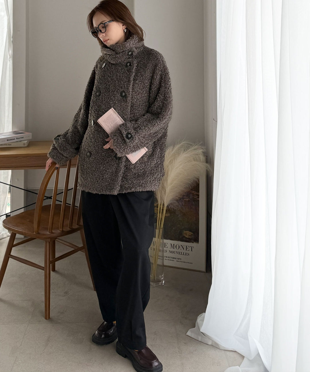 ふんわり包まれる贅沢な季節感。スタンドカラープードルボアダブル