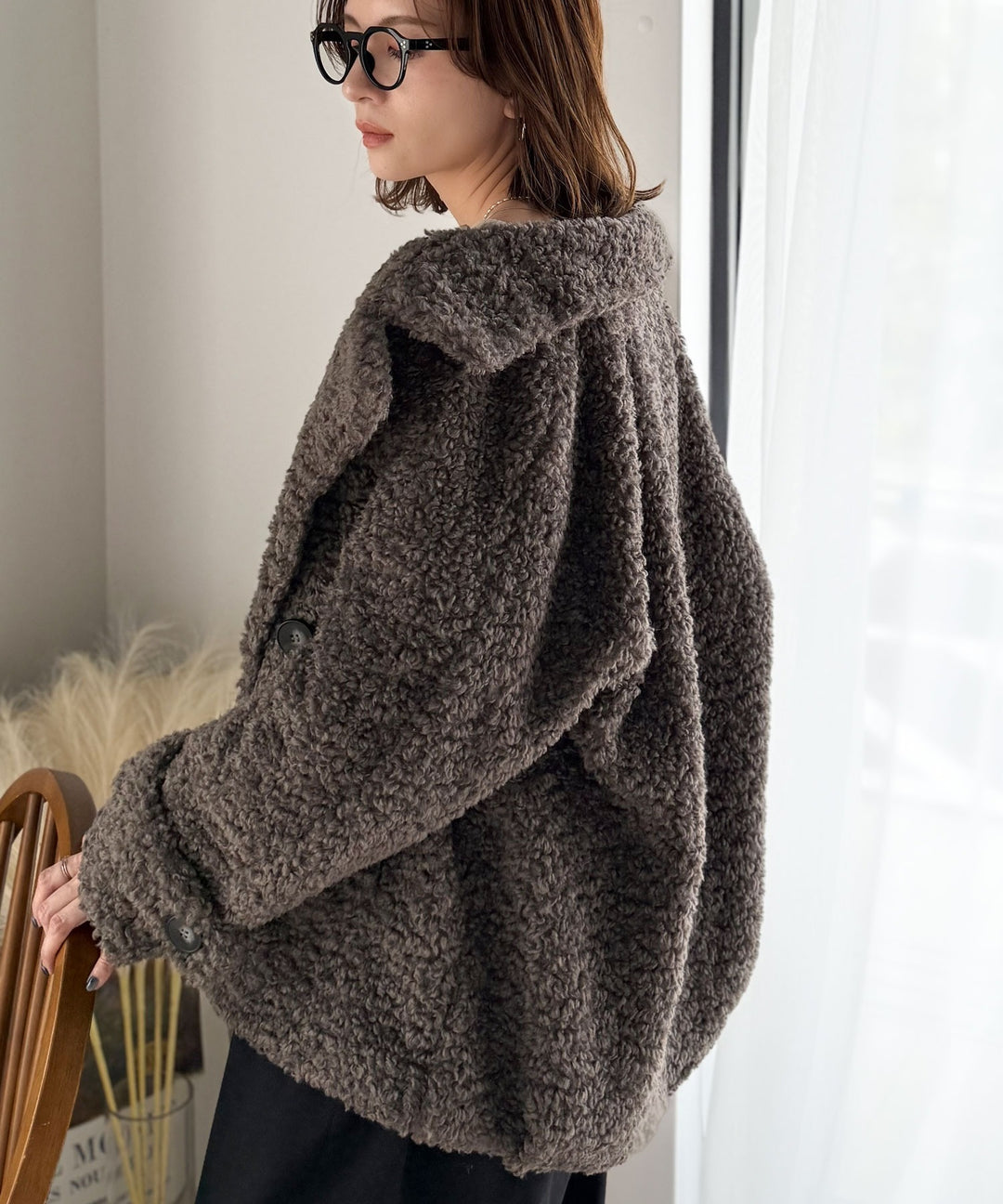 ふんわり包まれる贅沢な季節感。スタンドカラープードルボアダブル