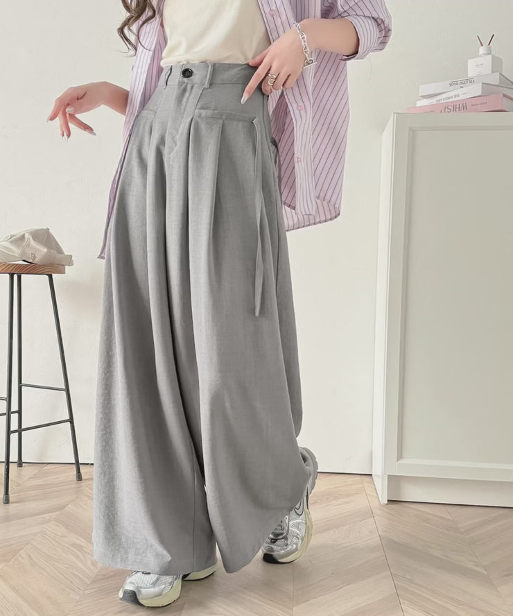 動くたび軽やか美シルエット。サイドリボン付き3タックハイウエスト