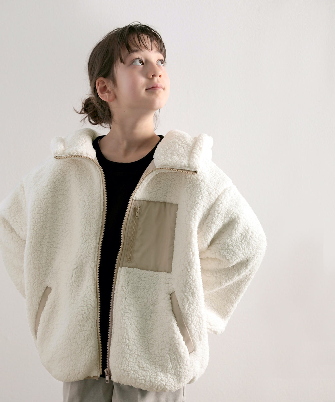 親子コーデ】キッズ フード付きショート丈無地ジップアップジャケット
