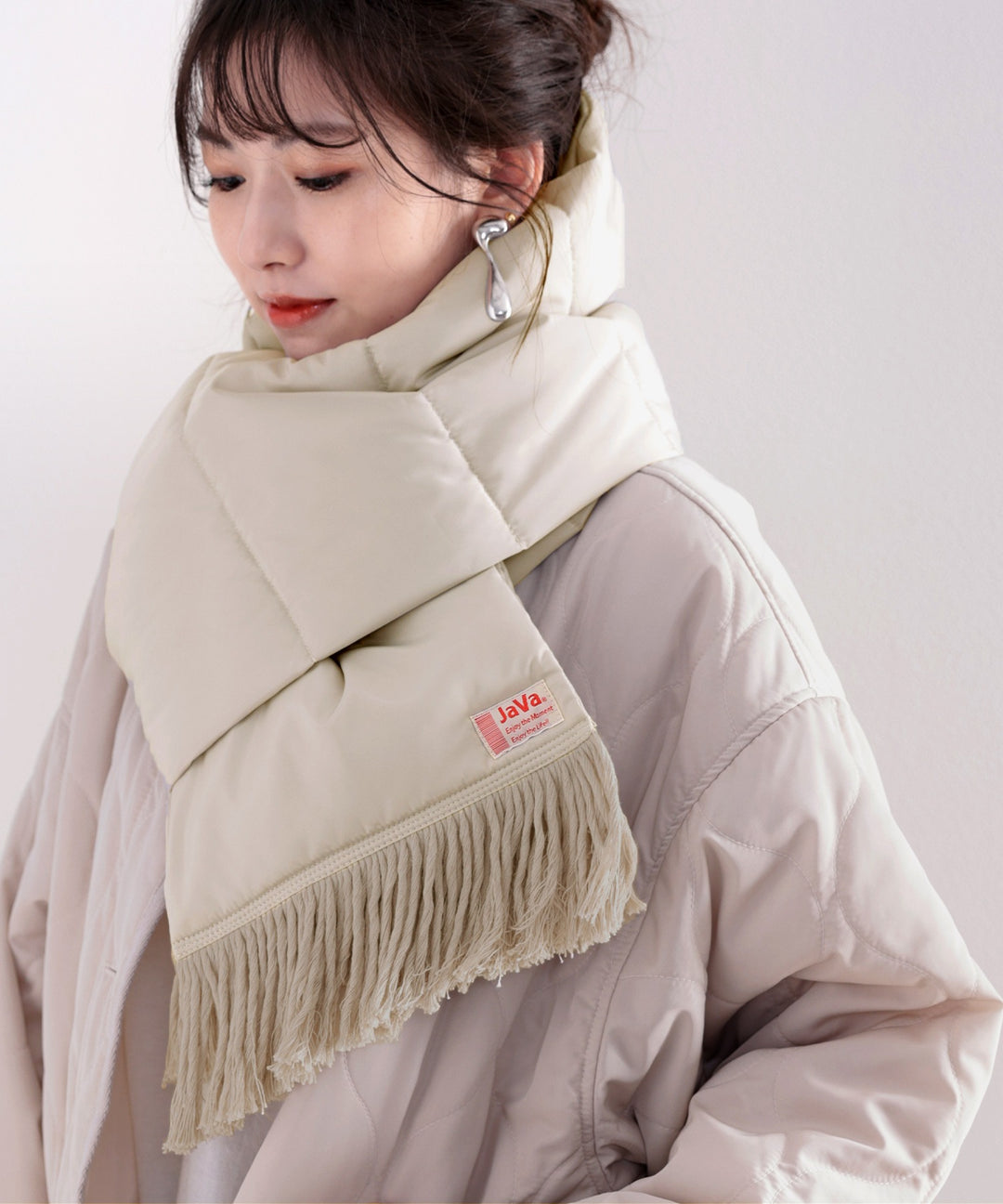JaVaジャバ コラボ》軽くてあったか。ボリューム中綿マフラー