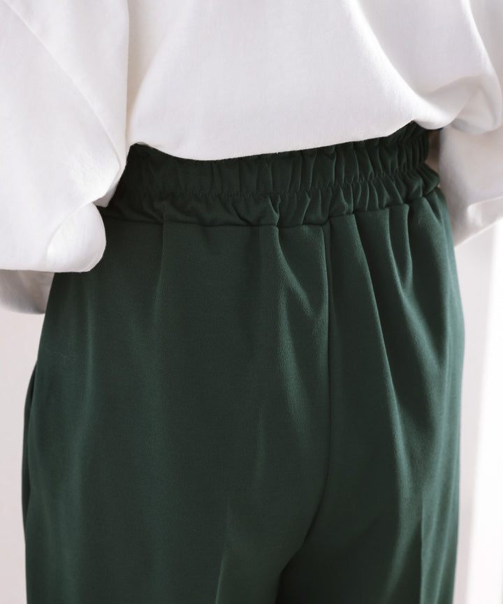 ゆったり履けて美脚魅せ。ソフトジョーゼットテーパードパンツ