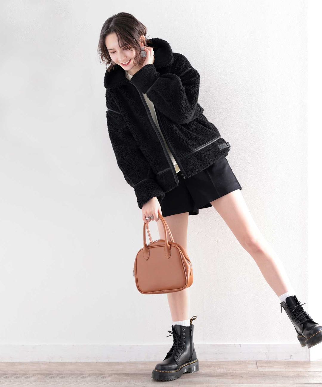 FAMILY+】絶妙なメンズライク。キメレザー調パイピングフライト